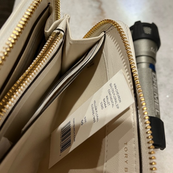 Tory Burch NWT Kira Chevron Quilted Floral Leather Continental Wallet - Picture 7 of 7